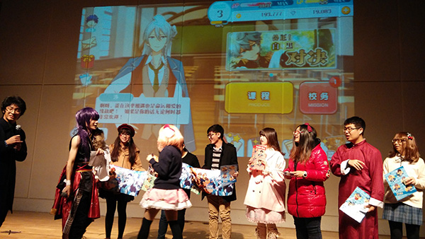 图3.《偶像梦幻祭》北京大学元火社现场试玩颁奖.jpg