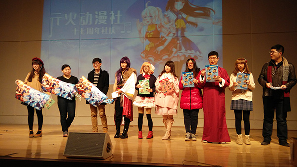 图2.《偶像梦幻祭》北京大学现场试玩.jpg