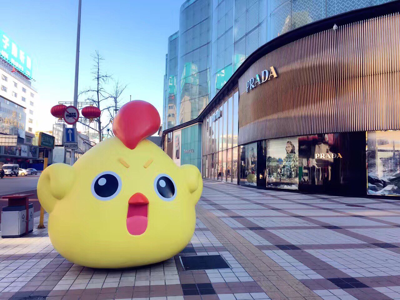 1北京王府井银泰in88，消消乐萌萌团巨型玩偶展示.jpg
