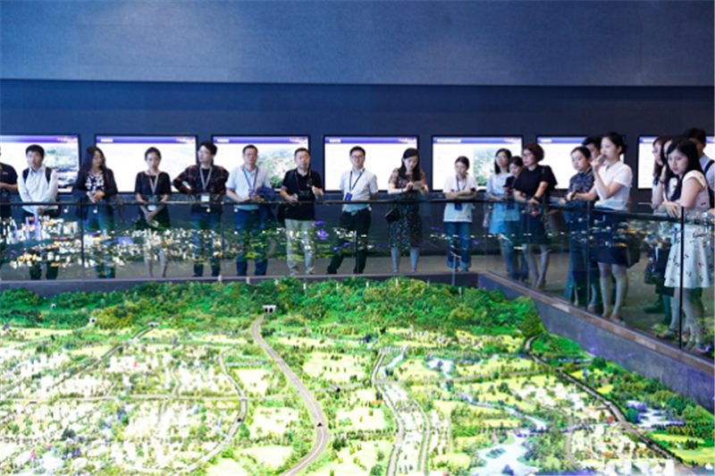 图5：互联网巨头们参观四川独角兽岛.png