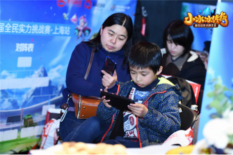20191203 有娃助阵火力十足，奶爸力夺《小冰冰传奇》全民实力挑战赛上海冠军515.png